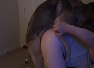 Dude gets his dog to fuck his gay ass